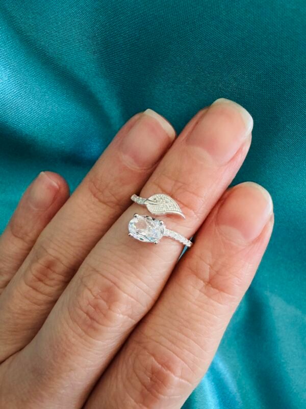 Anillo Midi Hoja y Circón