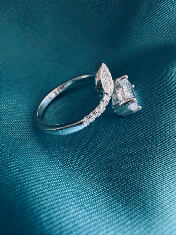 Anillo Midi Hoja y Circón