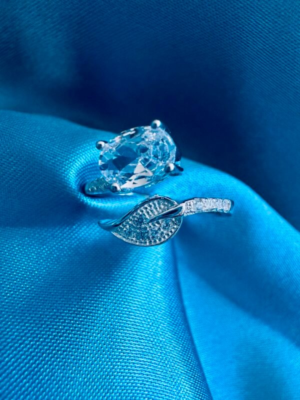 Anillo Midi Hoja y Circón