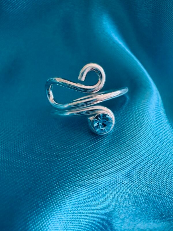Anillo Midi Espiral con Circón Celeste
