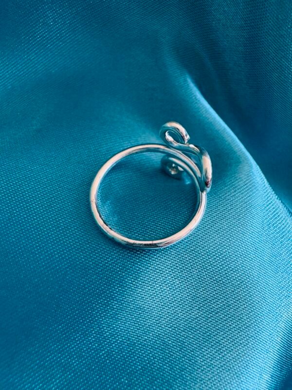 Anillo Midi Espiral con Circón Celeste