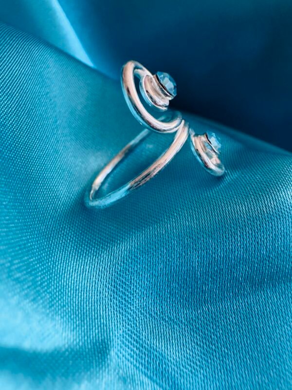 Anillo Midi Espirales con Circones Celestes