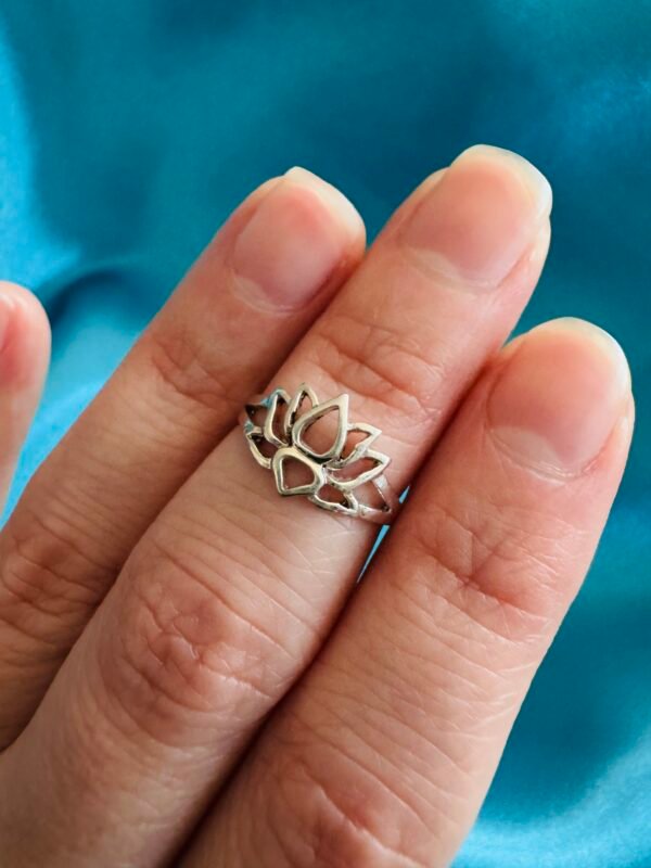 Anillo Midi Flor de Loto 🪷