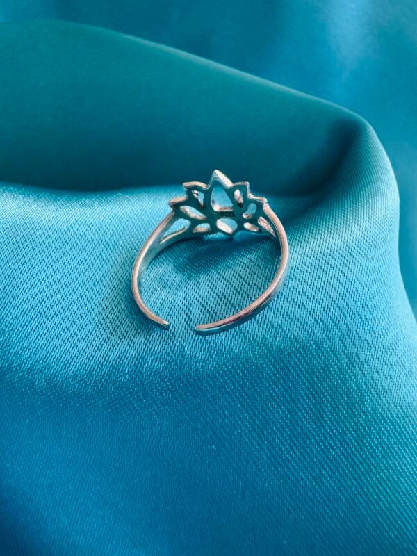 Anillo Midi Flor de Loto 🪷