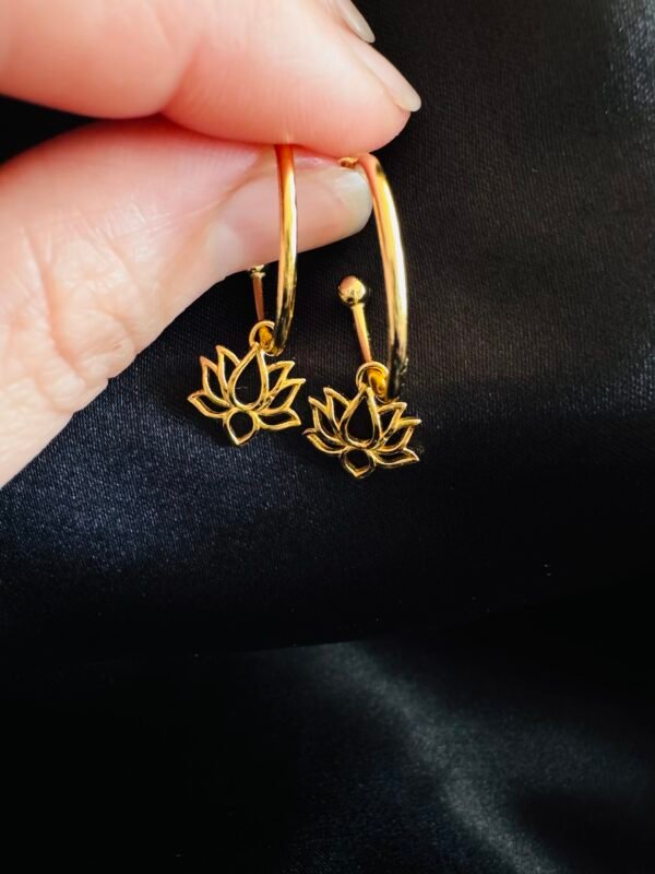 IMG_3570 Semi Argollas con Flor de Loto 🪷