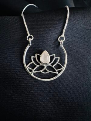 IMG_3743 Collar Flor de Loto con Cuarzo 🪷