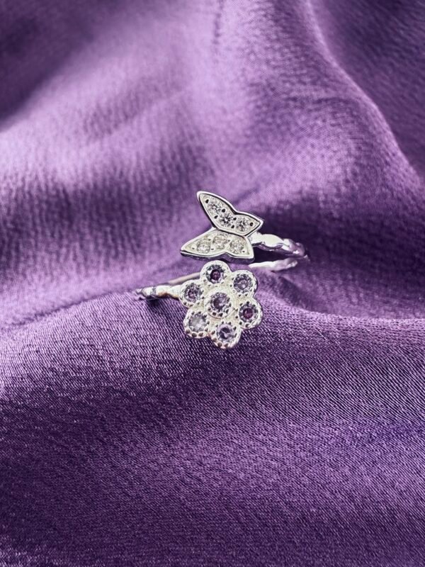 Anillo Adaptable Mariposa y Flor con Circones