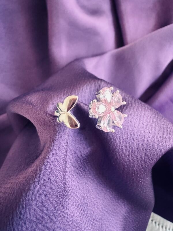Anillo Adaptable Mariposa en Flor con Circones Rosa