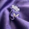 Anillo Adaptable Mariposa en Flor con Circones Rosa