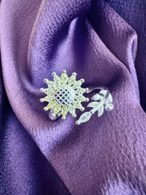 Anillo Adaptable Girasol con Circones