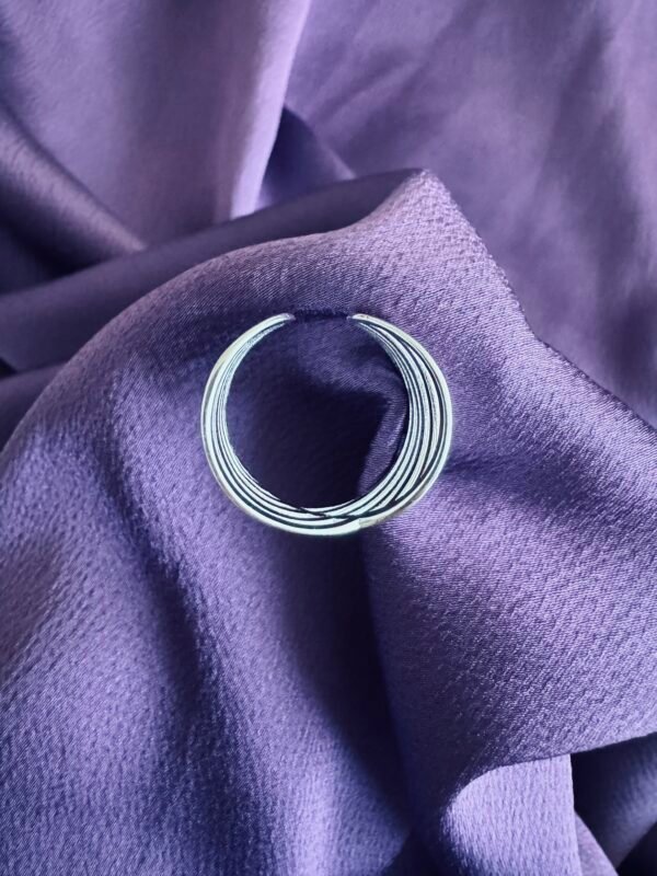 Anillo Adaptable Líneas Entrelazadas