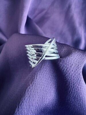 Anillo Adaptable Líneas Entrelazadas