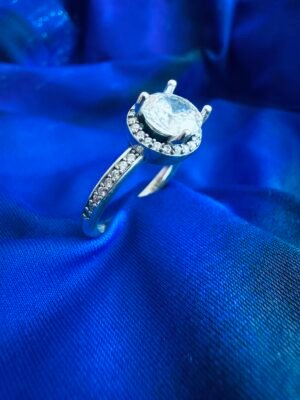 Anillo Solitario con Circones Pavé