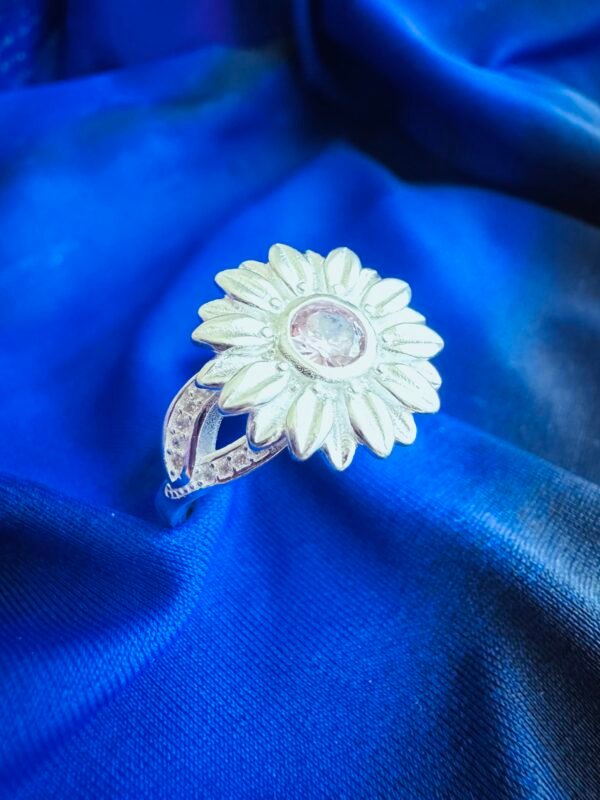 Anillo Margarita con Circón Rosa