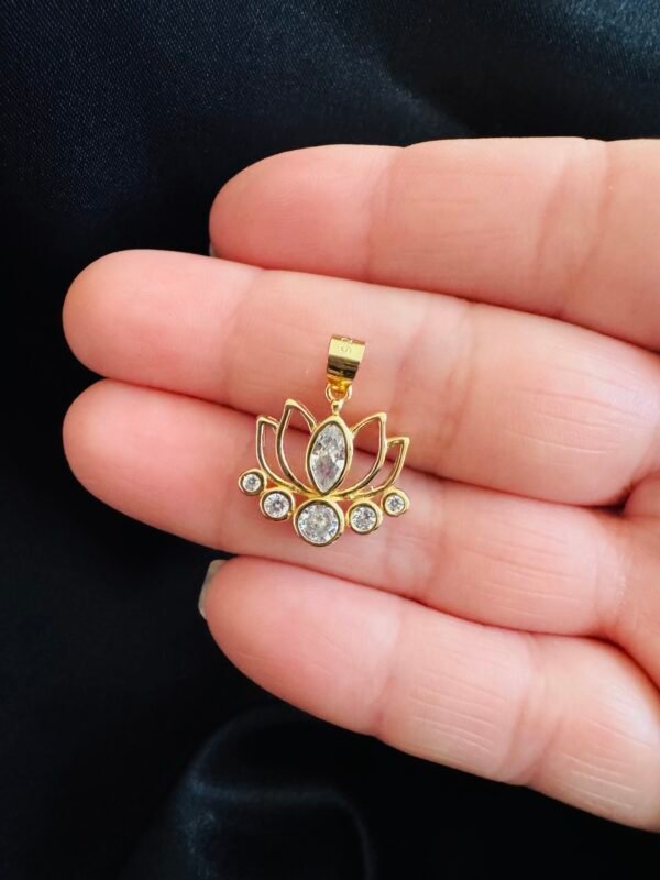 IMG_3684 Colgante Flor de Loto con Circones 🪷