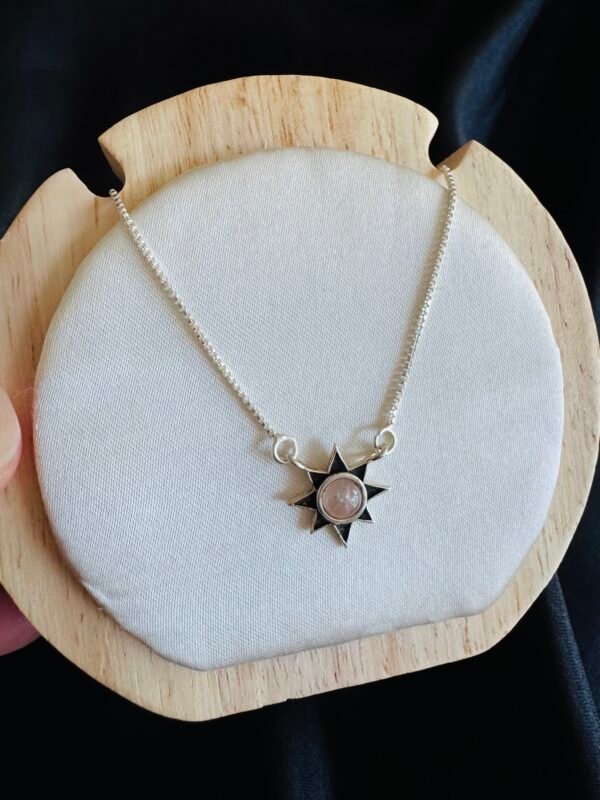 Collar Sol con Cuarzo Rosa