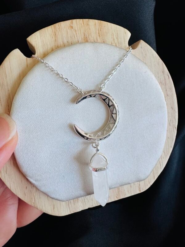 Collar Media Luna y Cuarzo