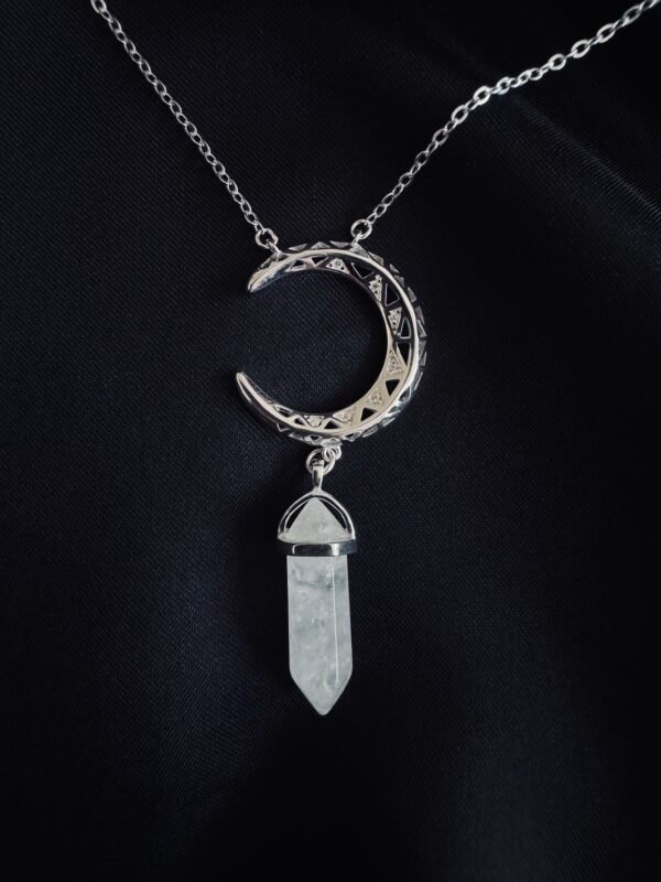 Collar Media Luna y Cuarzo