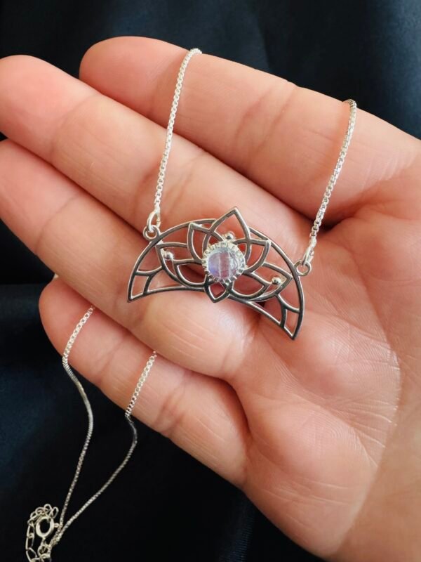 Collar Flor de Loto con Piedra Luna 🪷