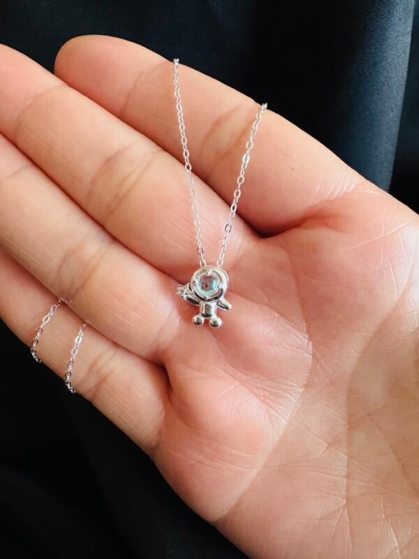 Collar Astronauta con Piedra Luna