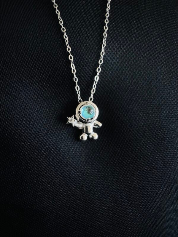 Collar Astronauta con Piedra Luna