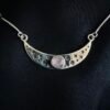 Collar Media Luna Estrellada con Cuarzo Rosa