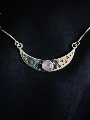 Collar Media Luna Estrellada con Cuarzo Rosa