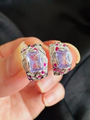 Argolla Huggie con Gran Circón Morado