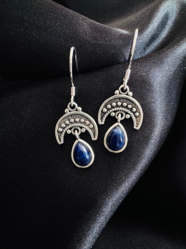 Aros Étnico Luna Invertida con Lapislázuli