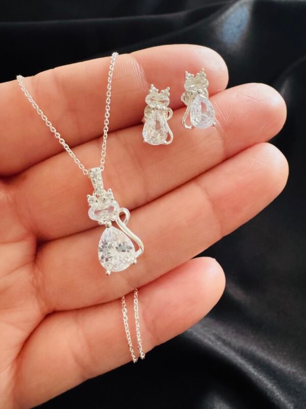 Conjunto Gatito con Circón