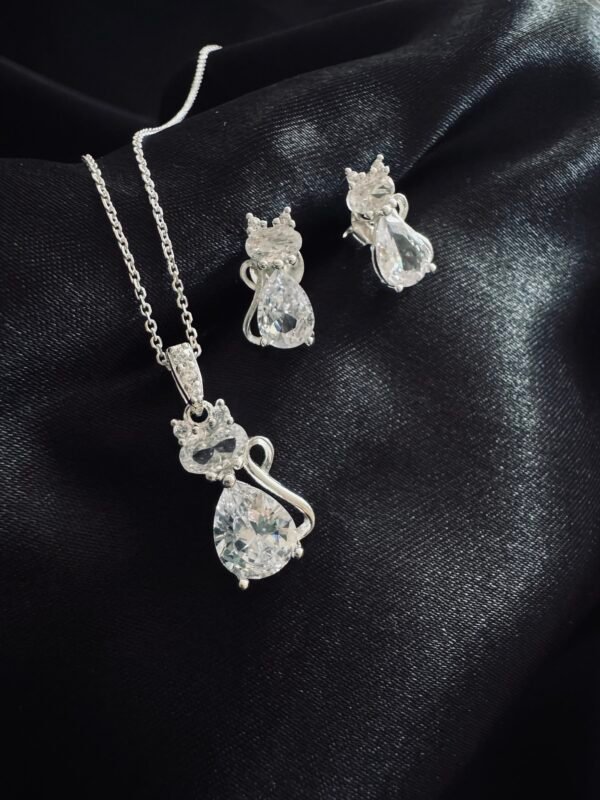 Conjunto Gatito con Circón