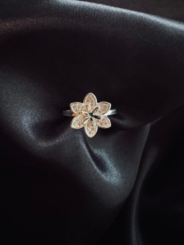 Anillo Flor con Circones Rosa