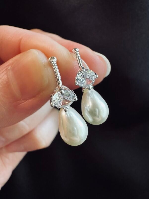 Argolla Huggie Entorchada Lady Sofía