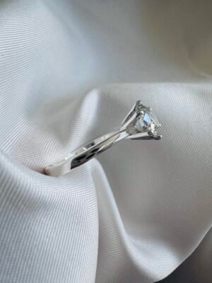 Anillo Solitario con Moissanita 5 mm