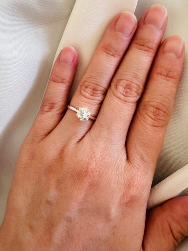 Anillo Solitario con Moissanita 5 mm