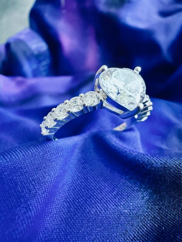 Anillo Solitario Corazón