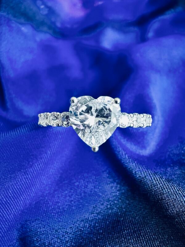 Anillo Solitario Corazón