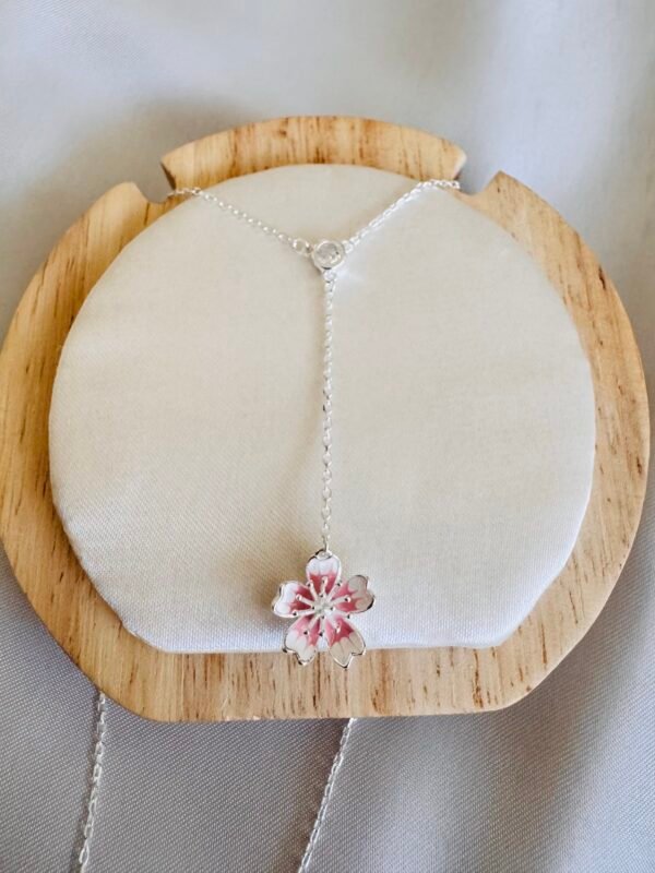 Collar Cascada con Flor Esmaltada