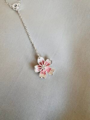 Collar Cascada con Flor Esmaltada