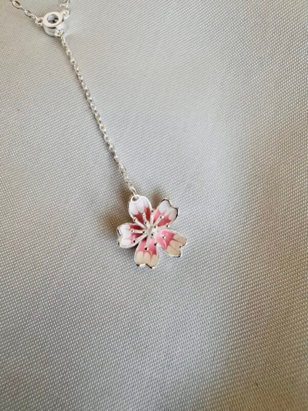 Collar Cascada con Flor Esmaltada