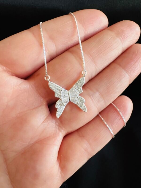 Collar Mariposa con Circones