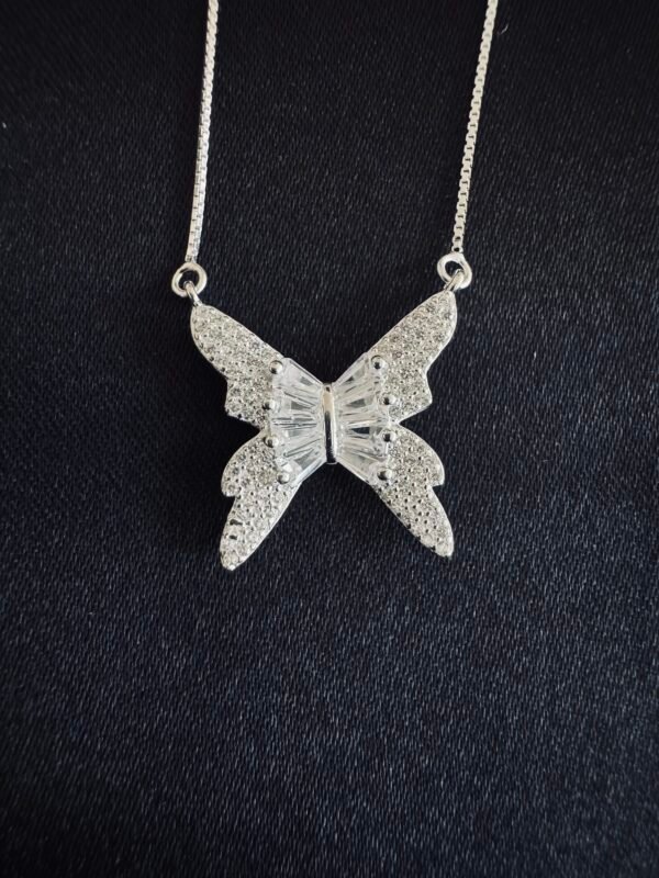 Collar Mariposa con Circones