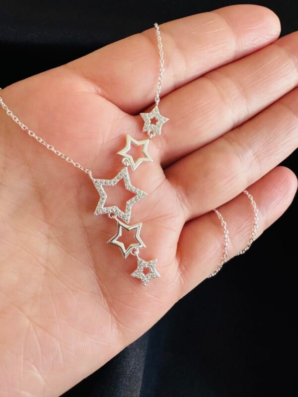 Collar Cascada de Estrellas con Circones