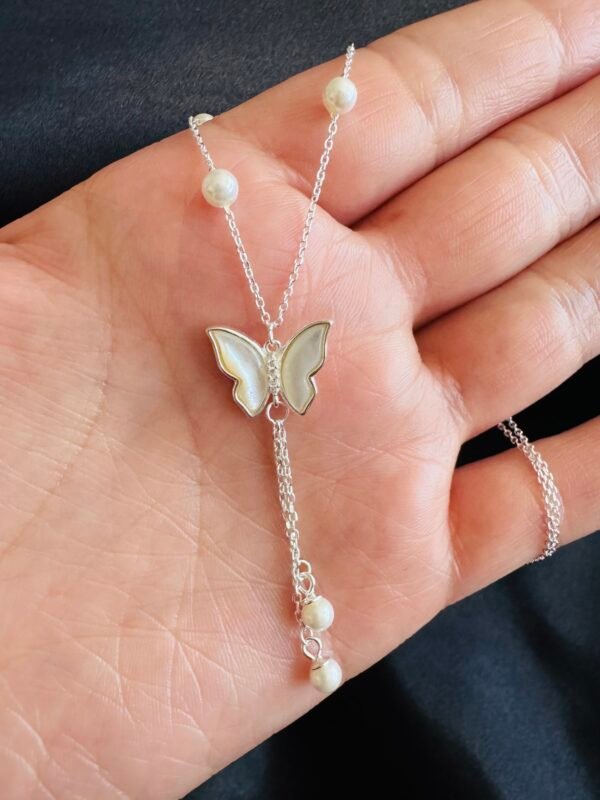 Collar Mariposa en Nácar con Perlas