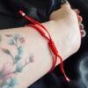 Pulsera de Hilo Rojo Nudo de Bruja y Esferas