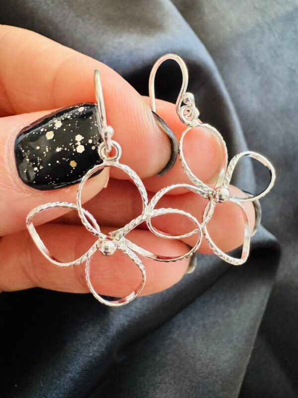 Aros Suspiro de Flor Facetados