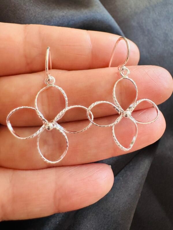 Aros Suspiro de Flor Facetados