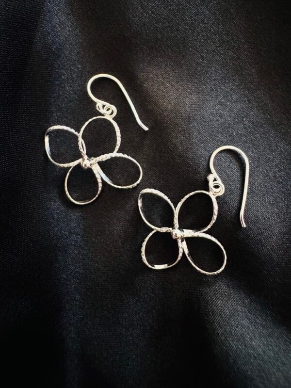 Aros Suspiro de Flor Facetados