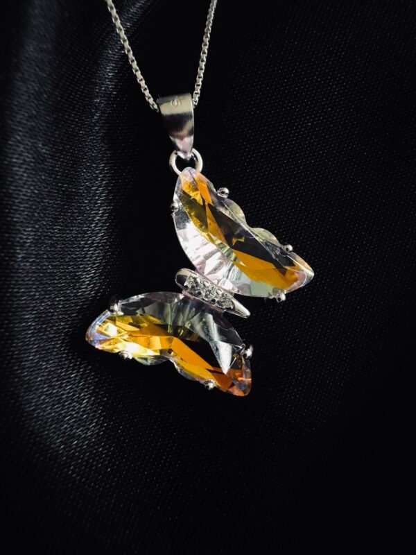Collar Mariposa Aurora de Cristal