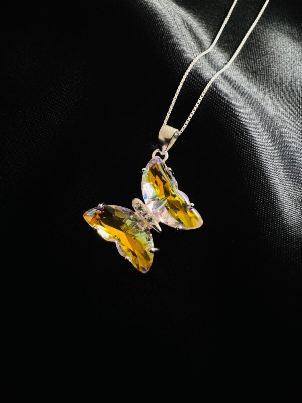Collar Mariposa Aurora de Cristal